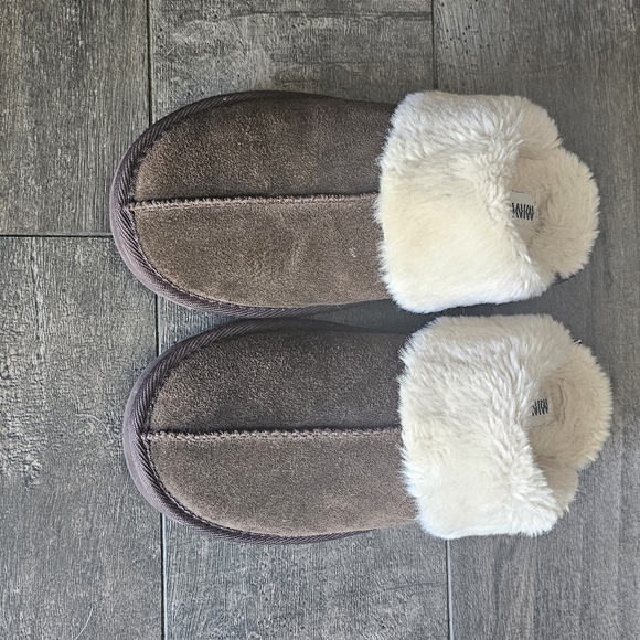 Minnetonka Slippers - Picture 2 of 4